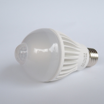 PIR 5W LED Крушка с Датчик за Движение E27 Студено Бяла Светлина 6000К - Кликнете на изображението, за да го затворите