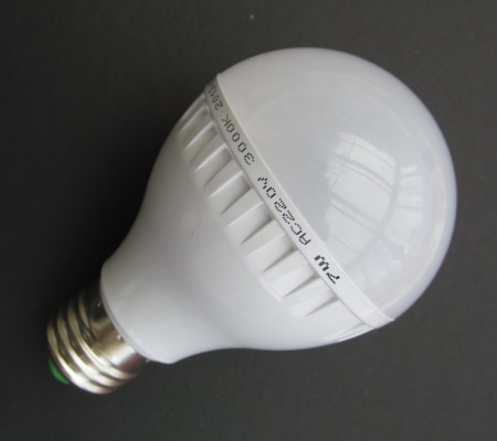 7W LED Крушка 220V E27 Топло Бяла Светлина 3000К - Кликнете на изображението, за да го затворите
