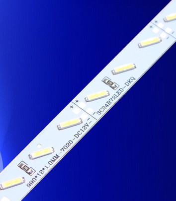 24W Твърда LED Лента SMD7020 Топло Бяла Светлина 3000K - Кликнете на изображението, за да го затворите